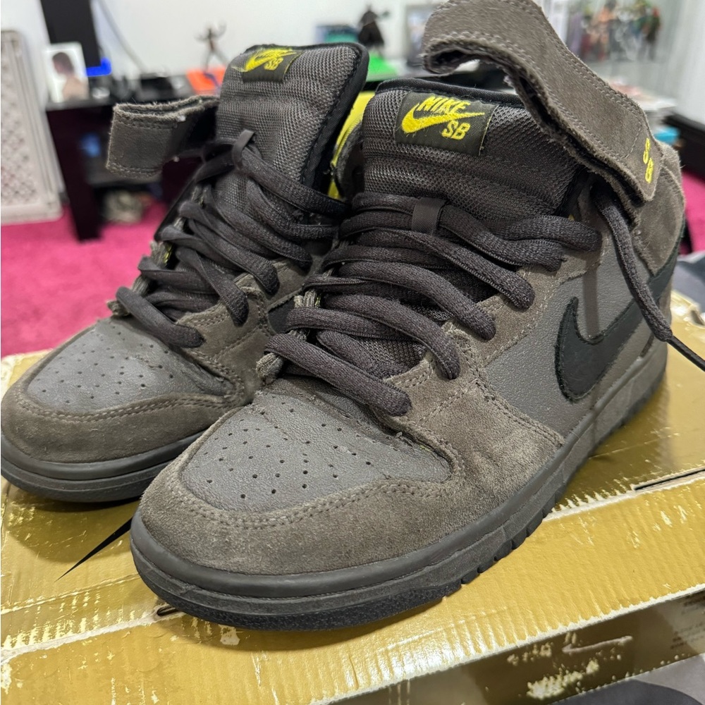 Nike dunk Sb Batman size 8 (no insole) not original box but authentic